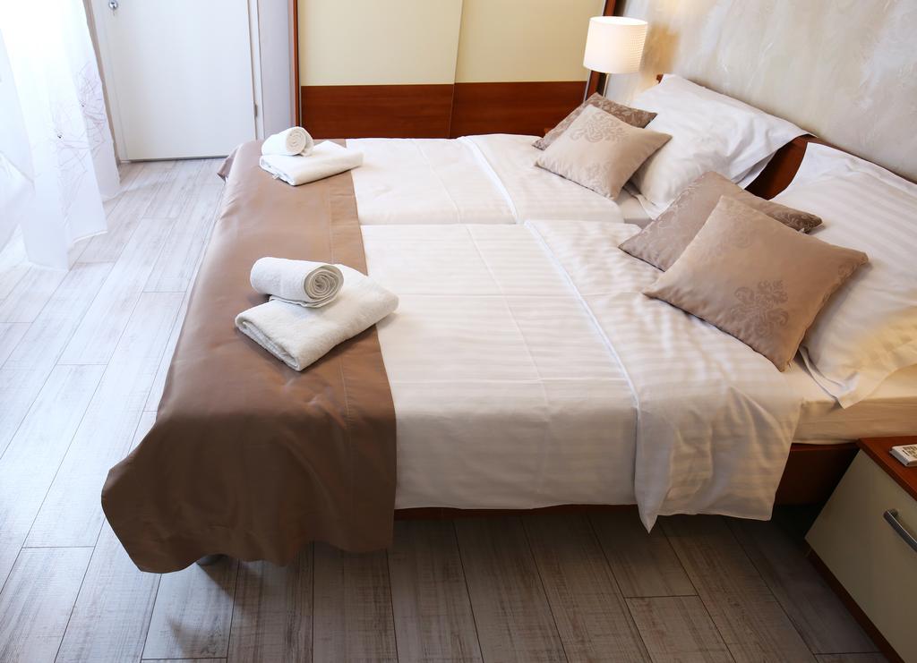Luxury Lidija Rooms Split Exterior photo